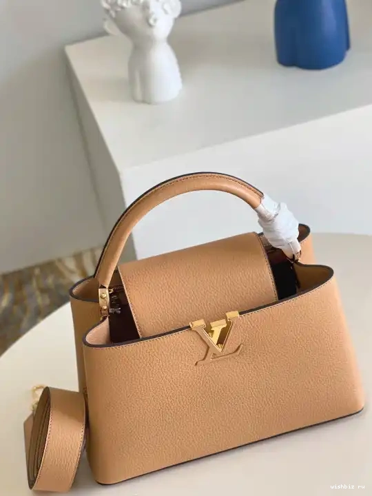 WIS BB CAPUCINES VUITTON LOUIS 0510